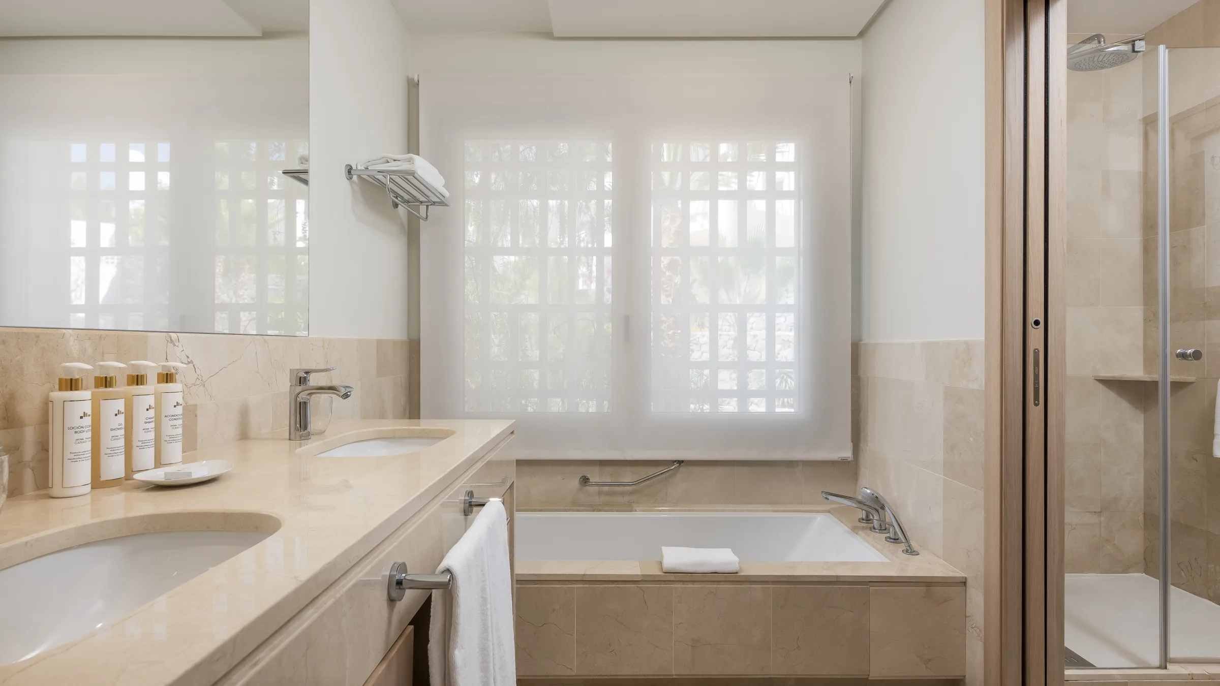 2 Bedroom Suite Partial Sea View Jacuzzi 18